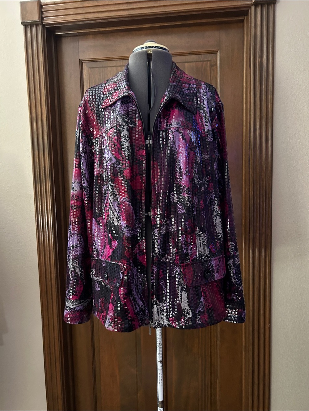 Lark Lane Woman Abstract Jacket Black & Pink Size with tile overlay 20W